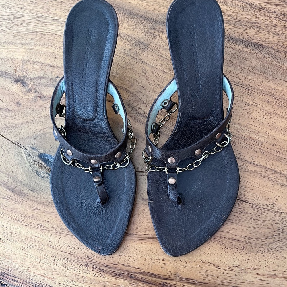 Singer Morrison brown leather front strap with metal chain sandals size 7